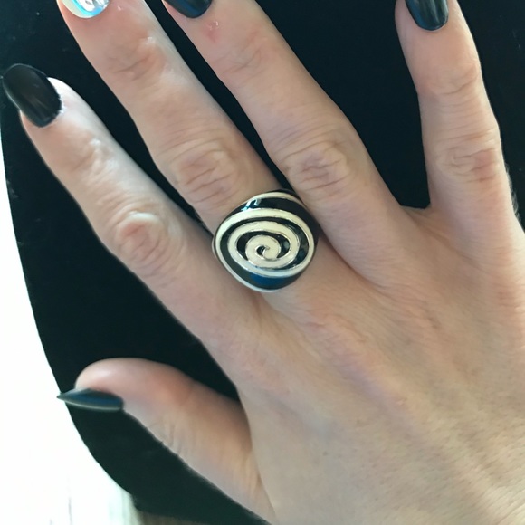 The Beautiful Black Pieces - Picture 9 of 13